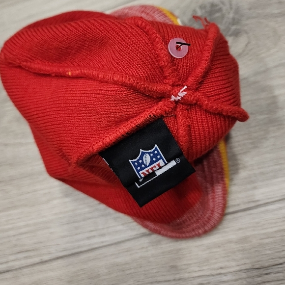 NEW NFL Kansas City Chiefs Striped Beanie with Pom Puff - Picture 2 of 7
